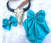 Load image into Gallery viewer, TURQUOISE VAQUERETTE BOW
